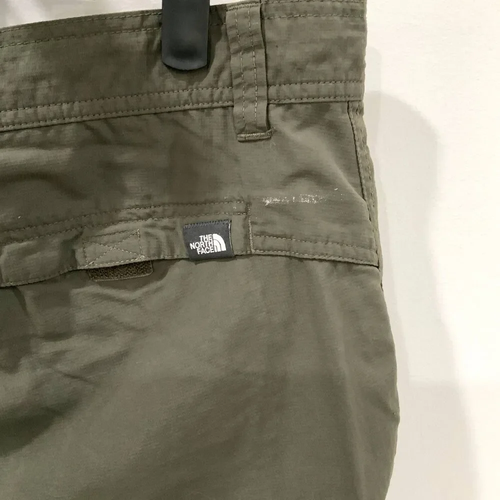 Men's The North Face Cargo/Hiking Shorts in Army Green Size 34